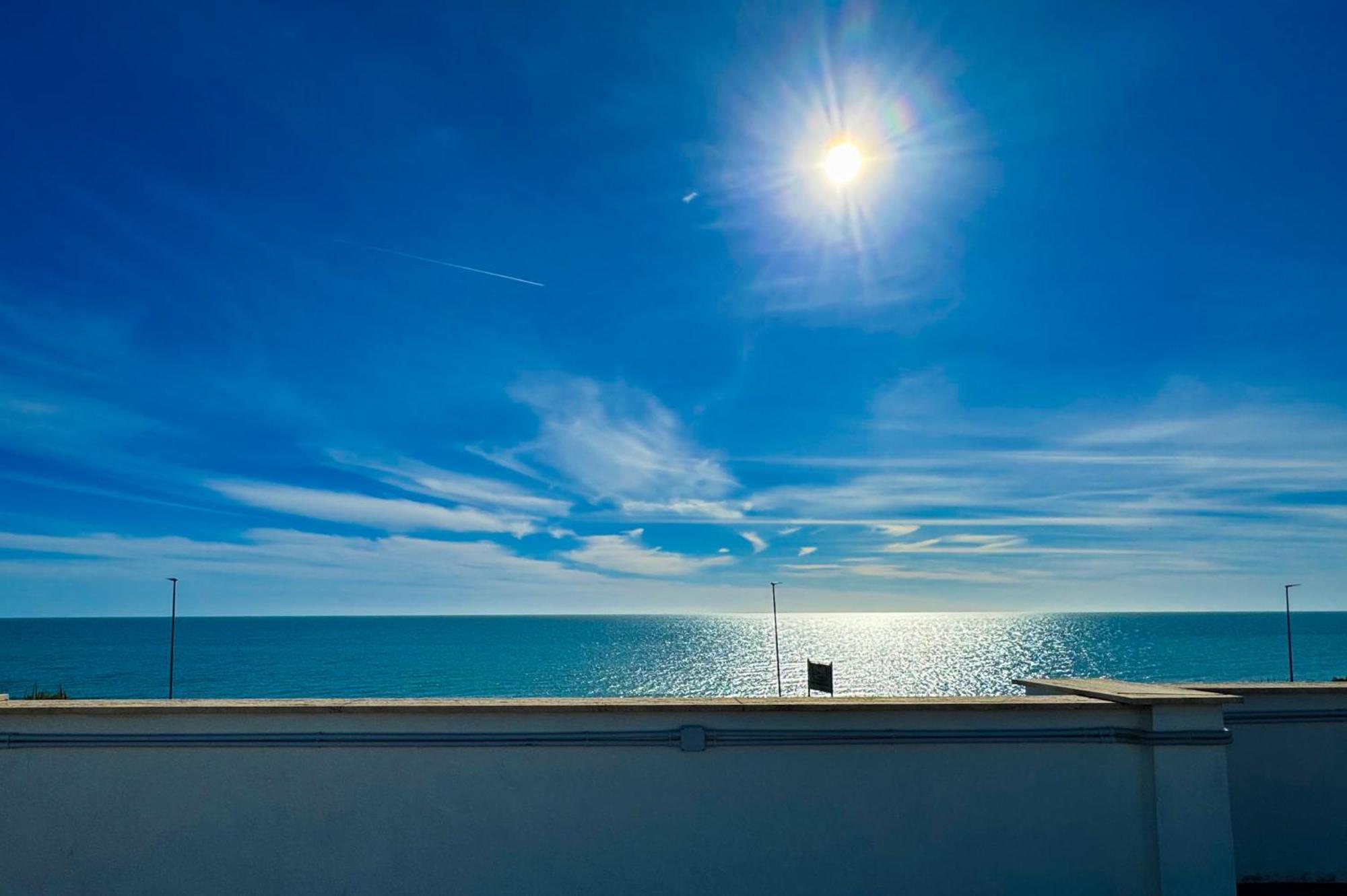 Edo House Anzio - Beachfront - Fronte Mare - Affittacamere المظهر الخارجي الصورة
