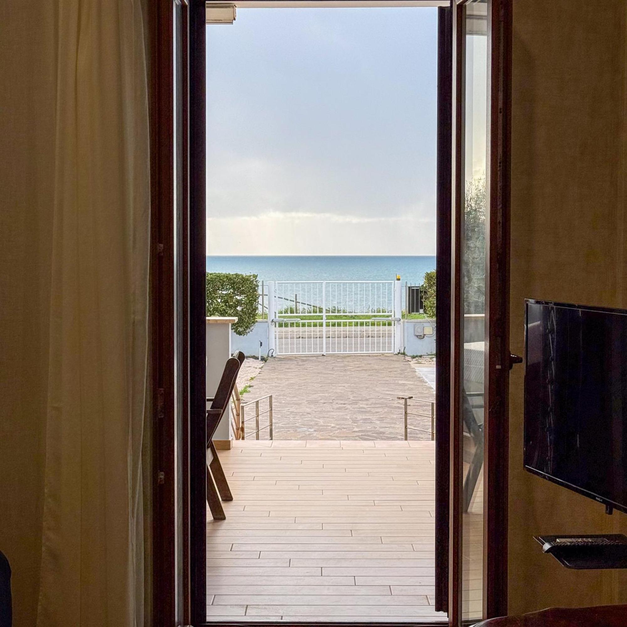 Edo House Anzio - Beachfront - Fronte Mare - Affittacamere المظهر الخارجي الصورة