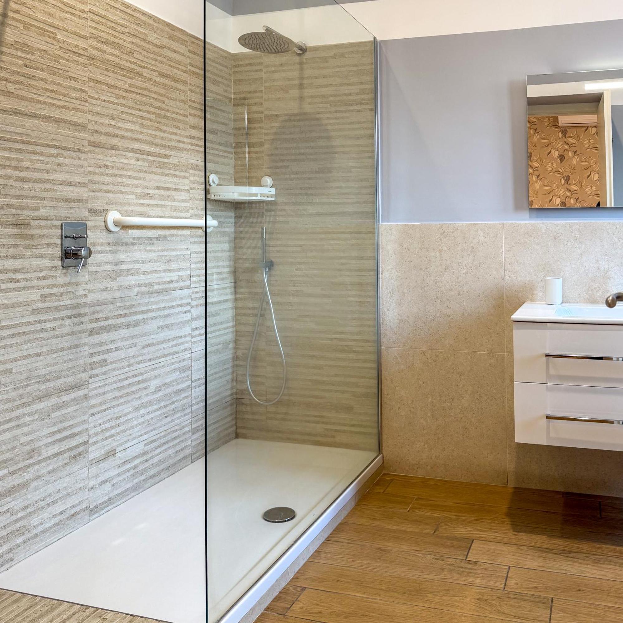 Edo House Anzio - Beachfront - Fronte Mare - Affittacamere المظهر الخارجي الصورة